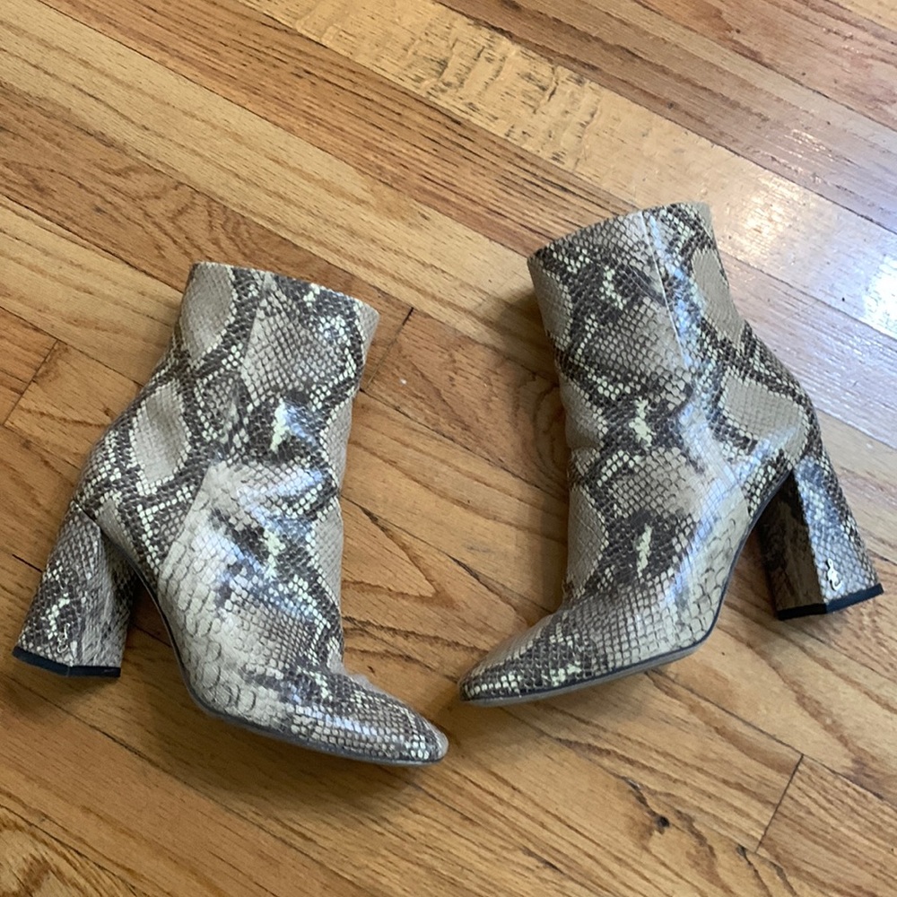 Gently Worn - ‘Codie’ Ankle Bootie - Wheat Multi … - image 1